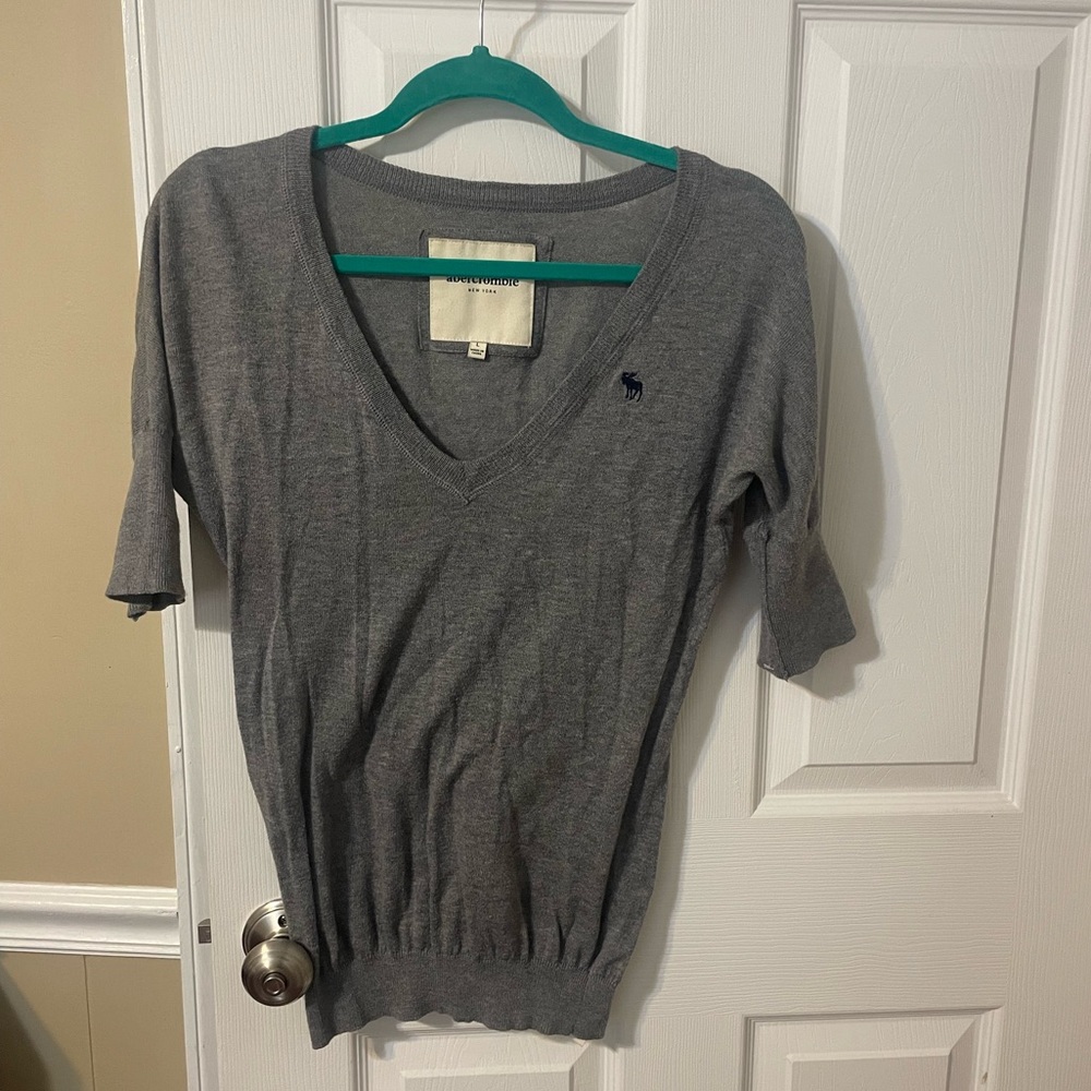 Abercrombie Grey V-Neck Sweater with Logo - Size Large